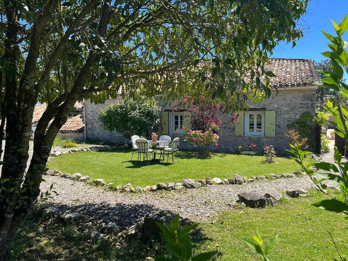 Location de vacances pour 2 personnes, avec Terrasse ainsi que Jardin et Vue à Salles (Lot-et-Garonne)