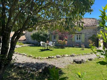 Gîte pour 2 personnes, avec vue et jardin à Salles (Lot-et-Garonne)