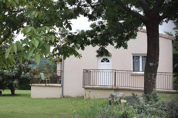 Gîte pour 5 personnes à Ailhon