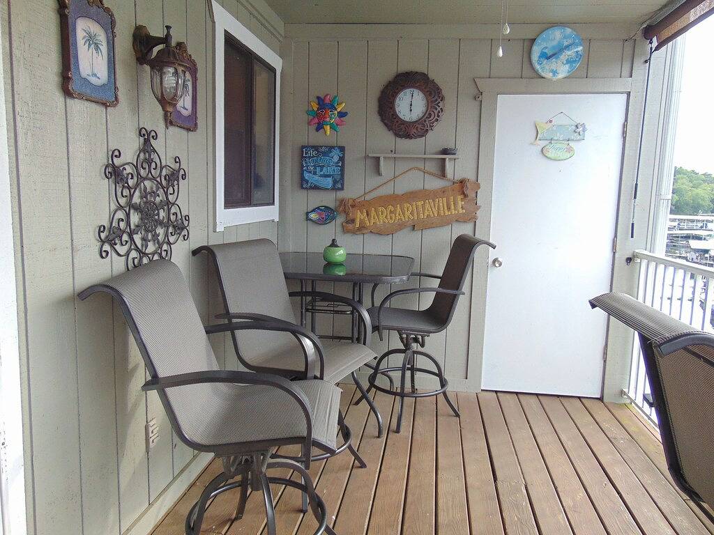 Ganze Wohnung, Neu aktualisierte Lakefront Condo! Schlaf 8 in Lake Ozark, Lake of the Ozarks