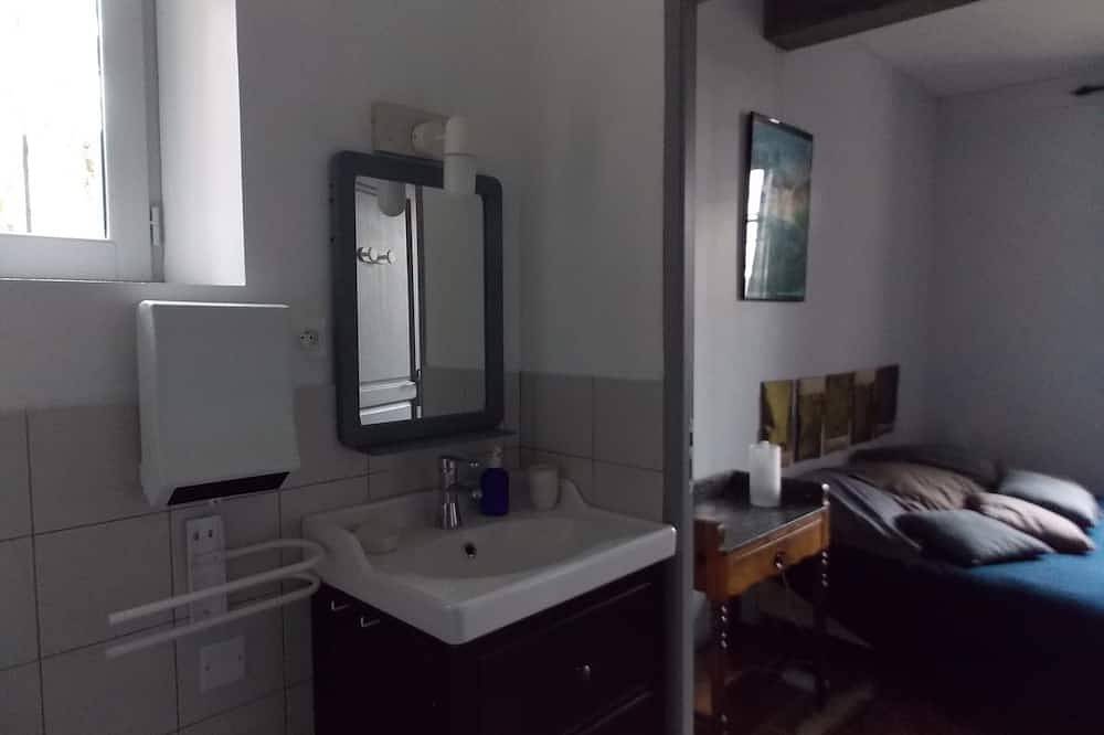 Entire apartment, Label - 3 ears of corn - Charming apartment,  private terrace and swimming pool in Castres region