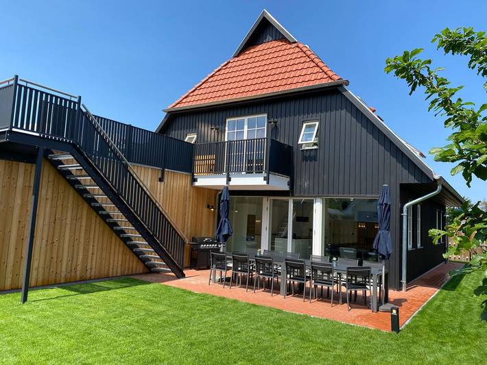 Luxus-Ferienhaus für 12 Personen, mit Balkon und Terrasse sowie Garten und Sauna in Born am Darß