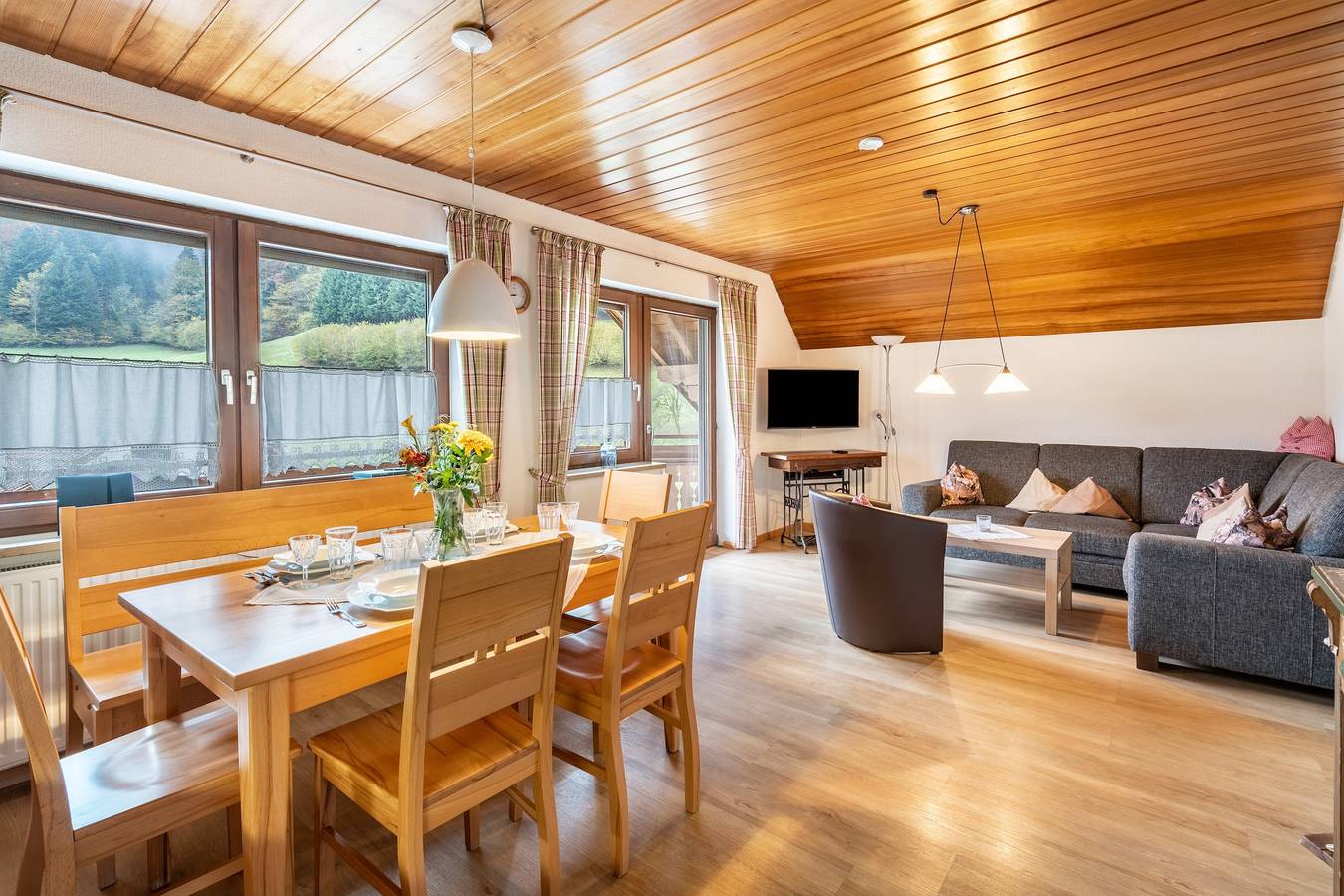 Ganze Wohnung, Ferienwohnung Tannengrün" mit Gemeinschaftsterrasse, Gemeinschaftsgarten und Wi-Fi in Winden im Elztal, Südschwarzwald