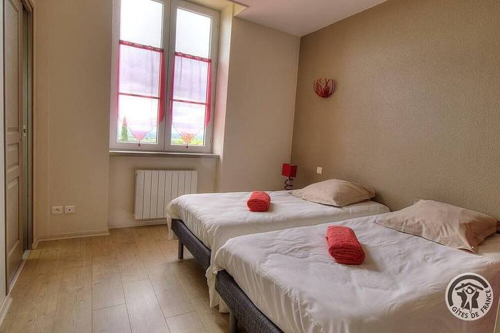 Location de vacances pour 13 personnes, avec jardin et piscine à Juliénas - 4