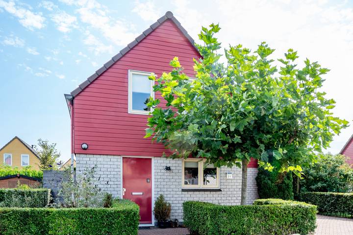 Ferienhaus für 8 Personen, mit Whirlpool und Sauna sowie Garten und Terrasse