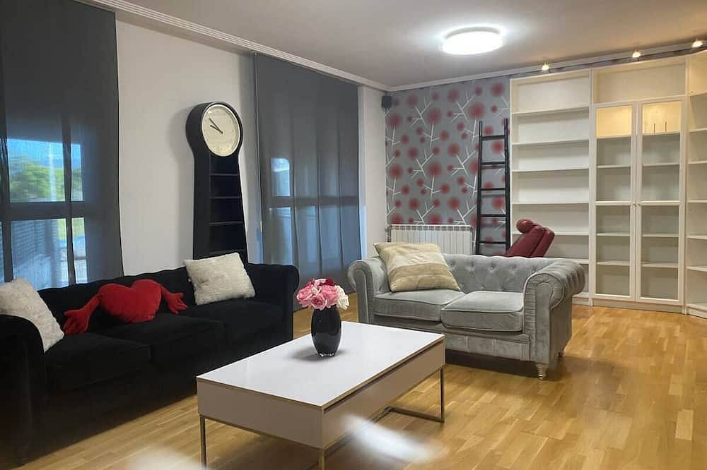 Casa con Jardin 300m2 La Casa de Mauriz in Ponferrada, El Bierzo