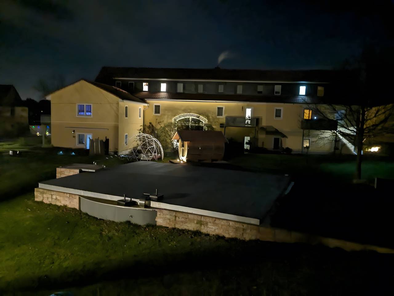 Ganze Wohnung, Ferienwohnung Rosengarten mit großer Dachterrasse in Klipphausen, Meißen Region
