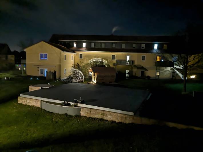 Ganze Wohnung, Ferienwohnung Rosengarten mit großer Dachterrasse in Klipphausen, Meißen Region