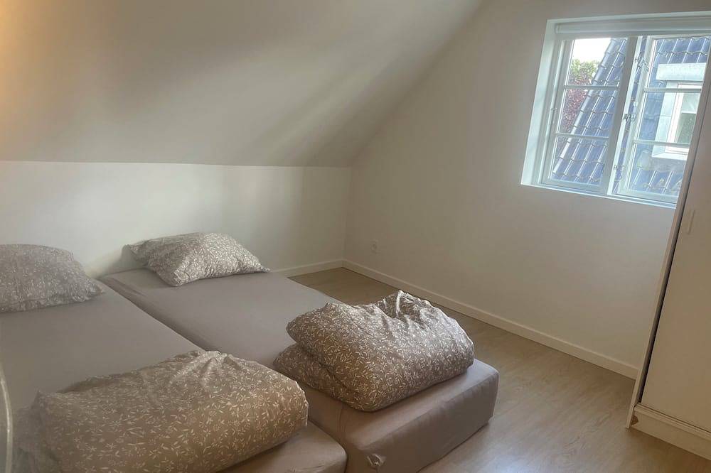 Geheel appartement, Charming Apartment with Lake View, Tennis Court- 5 Minutes from Odense Center in Odense, Odense en omgeving