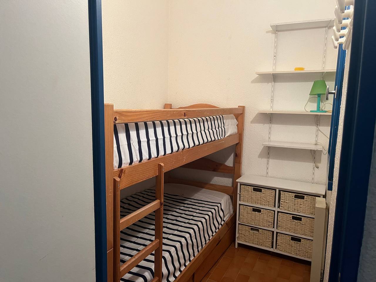 Apartamento entero, Acogedor T2 Cabina con Mezzanine y Jardín Privado - 6 personas, Parking, Animales Permitidos in Gruissan (Ville), Gruissan