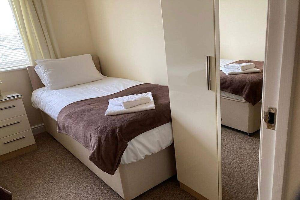 Entire apartment, Location Location! Spacious 2 Bed Apt Hastings - Country & Sea Views in Hastings, East Sussex