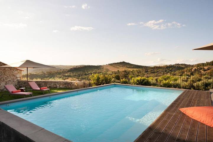 Appartement de vacances pour 4 personnes, avec piscine ainsi que jardin et vue