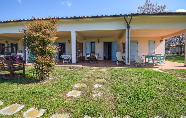 Casa vacanza per 6 persone, con terrazza e piscina nonché giardino, con animali domestici a Montalto di Castro