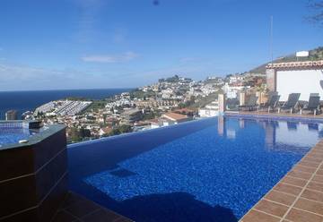 Villa for 15 Guests in Almuñecar, Granada Province, Picture 3