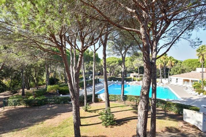 Gîte pour 4 personnes, avec jardin ainsi que piscine et vue, animaux acceptés dans Golf et Tennis Club de Valescure - 2