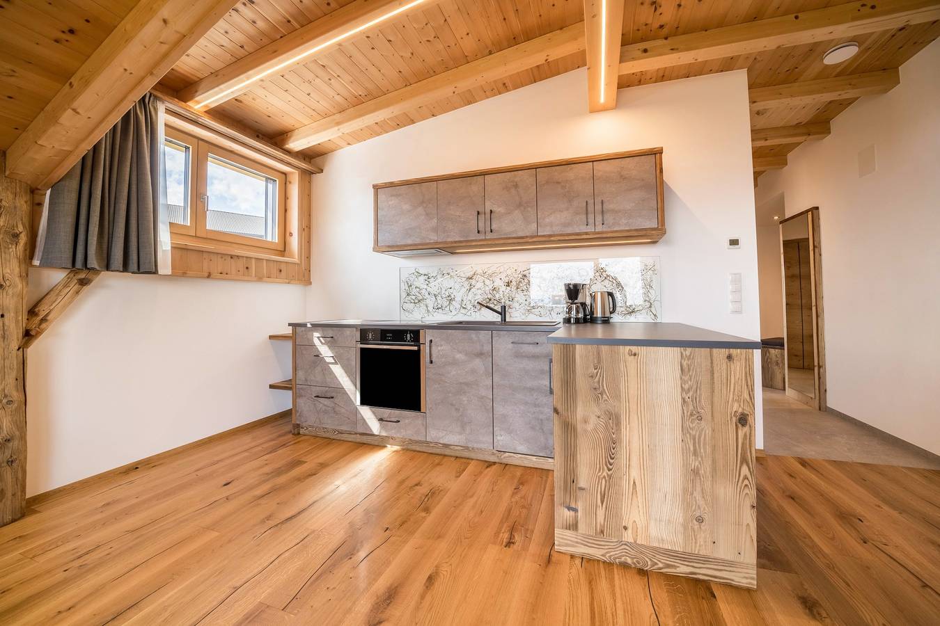 Ganze Wohnung, Ferienwohnung 'Haughof - Bauerngarten' mit Bergblick, Wlan & Balkon, sehr ruhige Lage in Vöran, Sarntaler Alpen