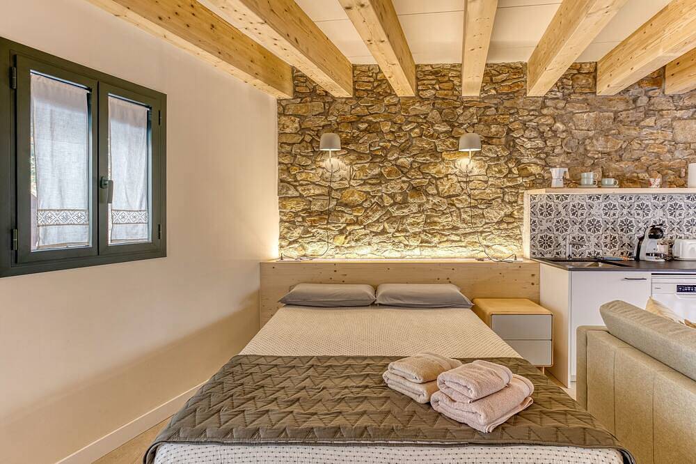 Apartamento entero, Apartamento 'Empordà Peratallada' con Wi-Fi y Aire Acondicionado in Forallac, Costa Brava