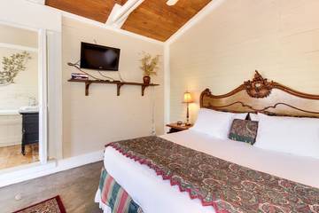 Glamping for 2 Guests in Gillespie County, Picture 3