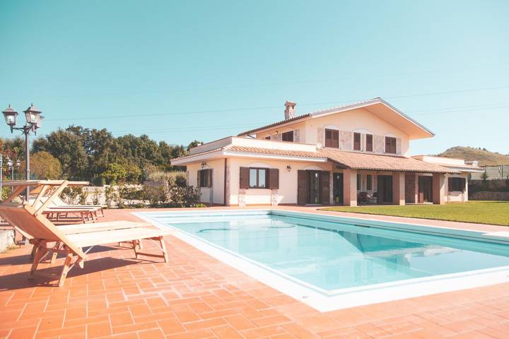 Villa per 10 persone, con terrazza e giardino - 1