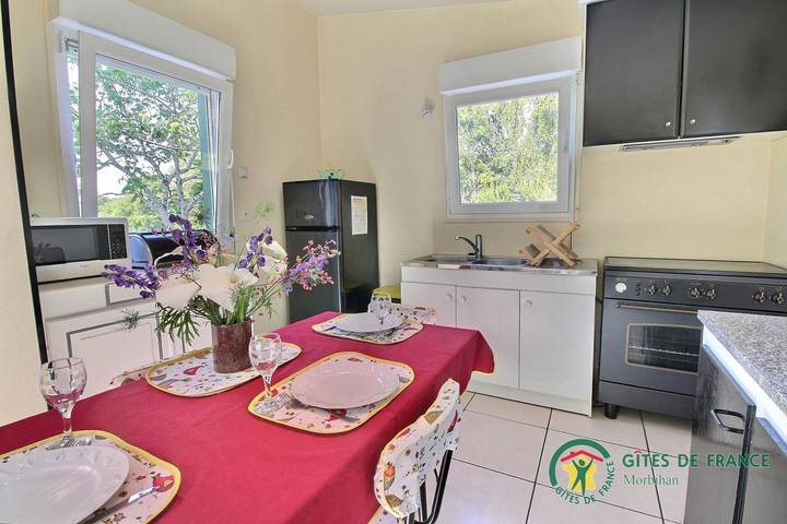 Gîte pour 3 personnes, avec jardin à Guern - 4