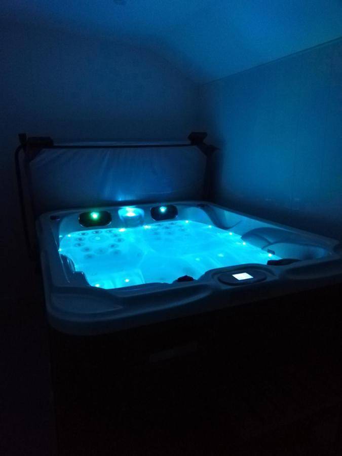 Chambre d’hôte pour 2 personnes, avec jacuzzi ainsi que terrasse et sauna