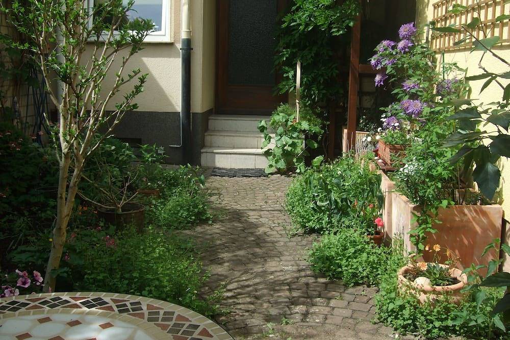 Ganze Wohnung, Ruhige, gemütliche kleine Fewo im Eg in Oggersheim, Gartenmitbenutzung in Ludwigshafen, Pfälzer Rheinebene