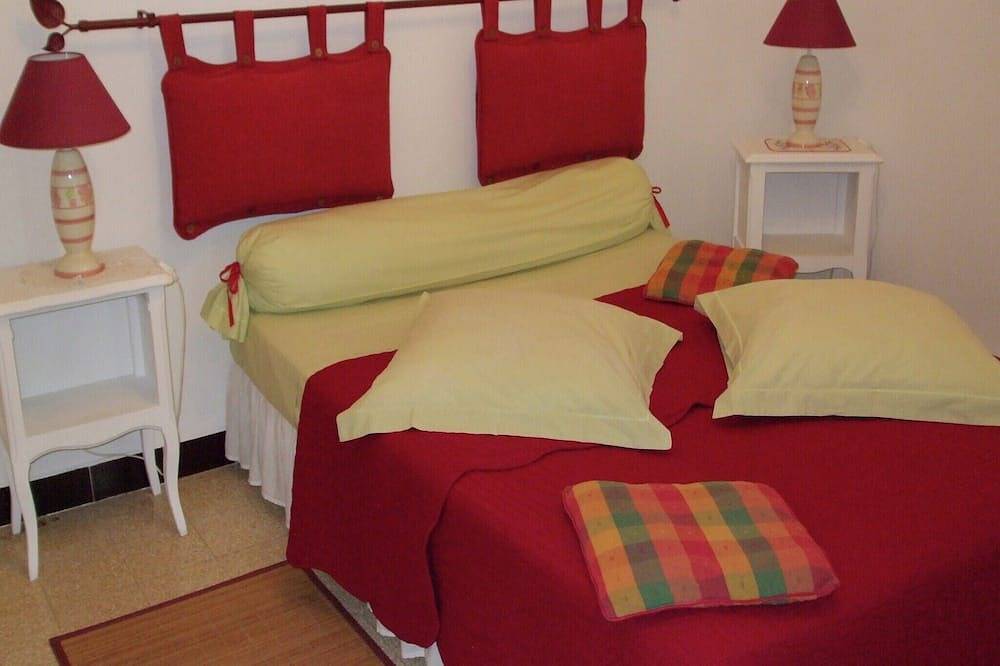 Holiday Home in Pertuis with Pool and Views in Pertuis, Parc naturel régional du Luberon