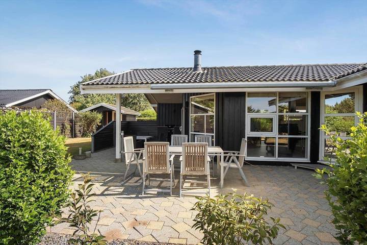 Ferieudlejning for 7 personer, med terrasse i Fåborg