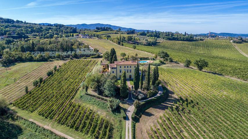 Villa per 26 persone, con giardino, con animali domestici ad Arezzo