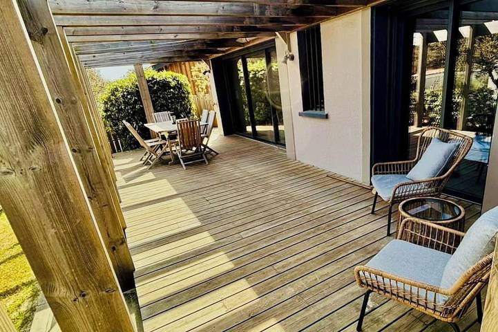 Location de vacances pour 6 personnes, avec terrasse et jardin dans Hourtin Plage