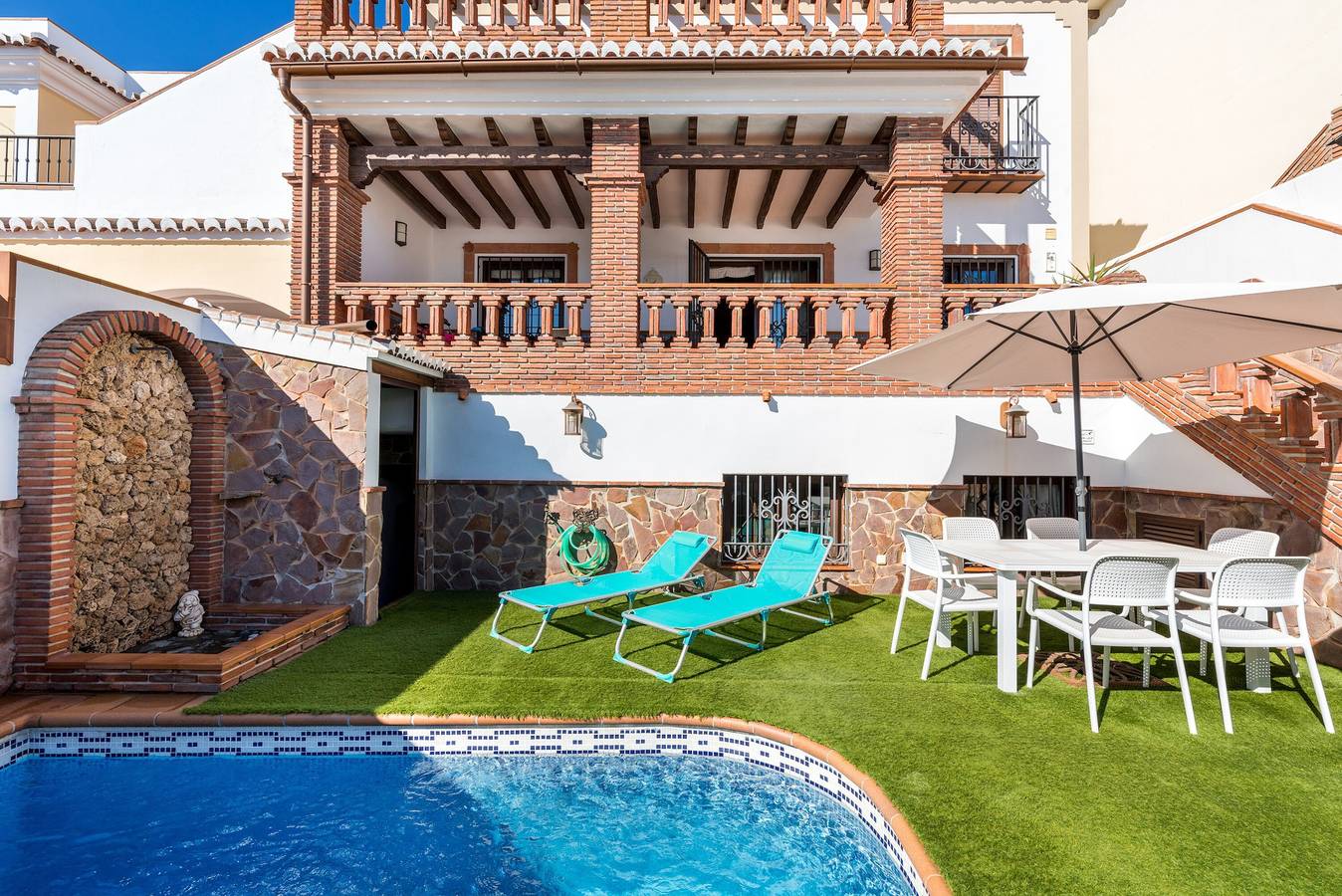 Apartamento inteiro, Apartamento Casa Patricia Nerja com vista para a montanha, piscina in Nerja, Costa del Sol