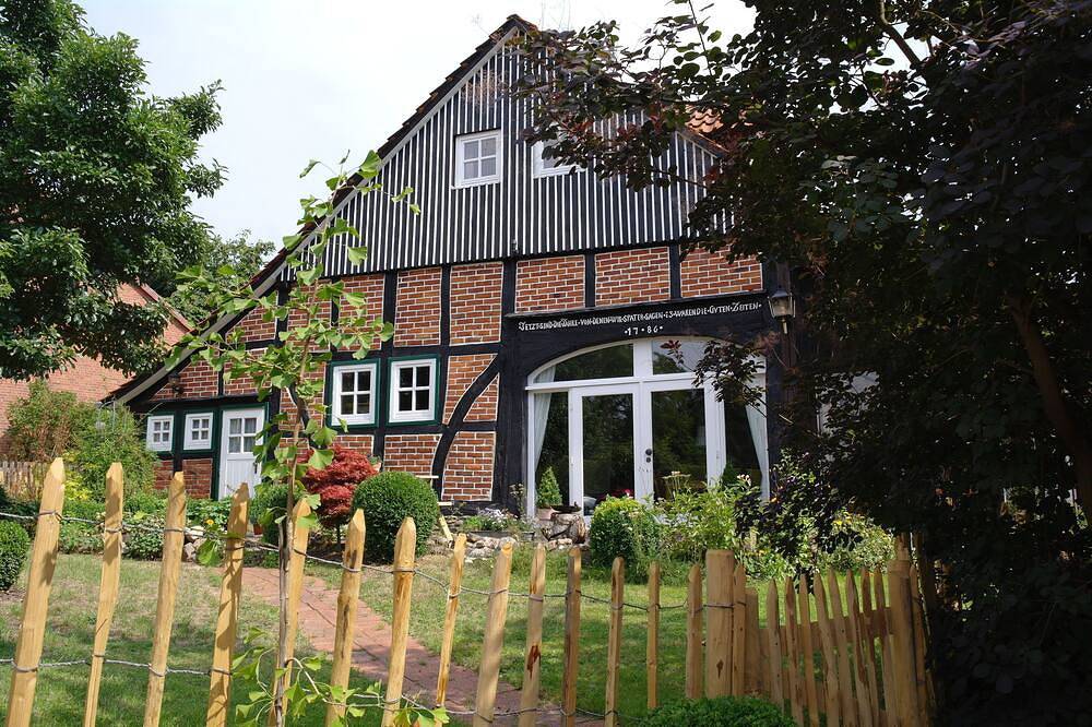 Romantisches 4-Sterne-Ferienhaus im Weserbergland bei Hameln mit  Kamin, Sauna in Weibeck, Hessisch Oldendorf