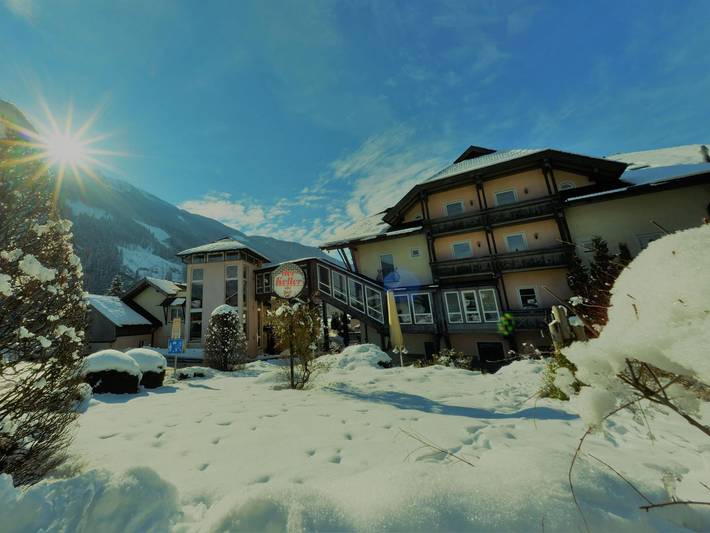 Hotel für 2 Personen, mit Balkon und Garten sowie Pool, kinderfreundlich in Flattach