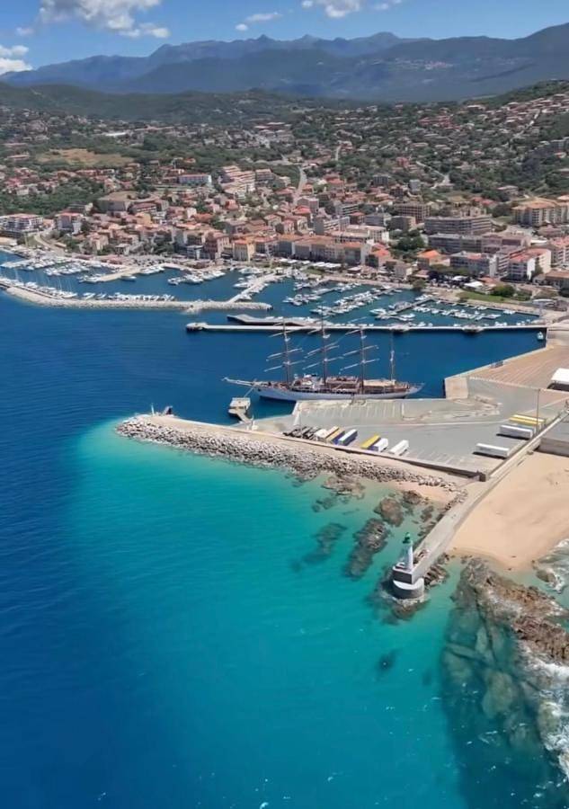 Gîte pour 2 personnes, avec vue dans Office De Tourisme De Propriano