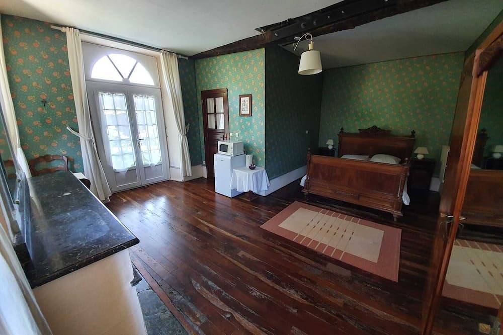 Chambre maison de Maître du Xviiè in Saint-Pé-de-Bigorre, Hautes-Pyrénées