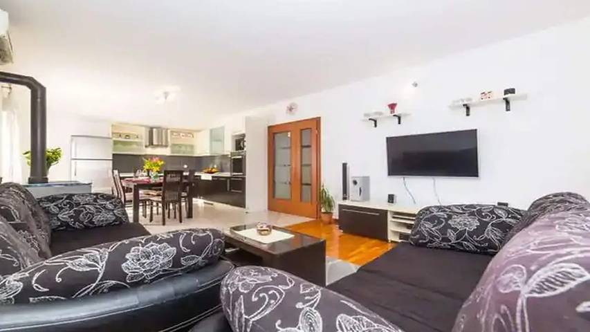 Villa pour 8 personnes, avec piscine et terrasse à Trogir - 4