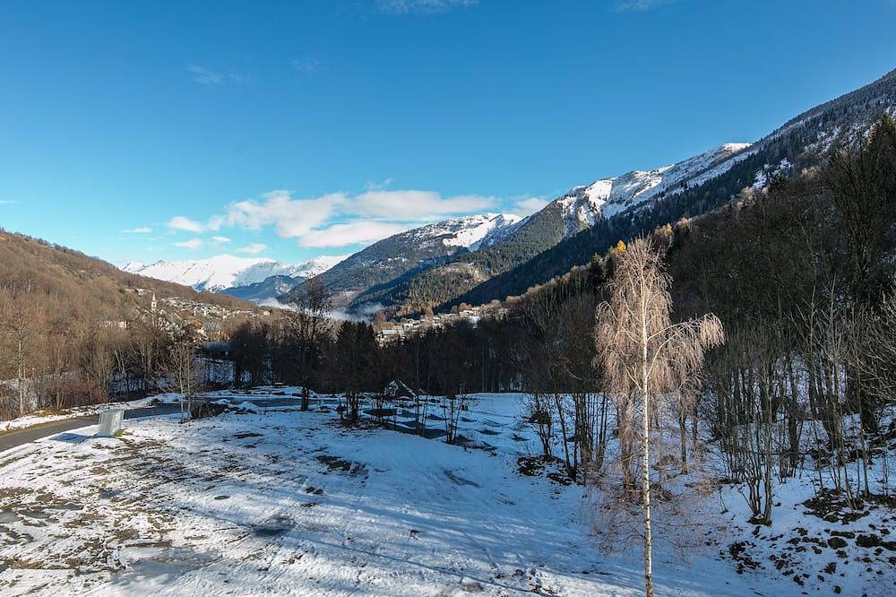 Entire apartment, Charmant T2 à 700 m du front de neige | Piscine in Saint-Colomban-des-Villards, Saint-Jean-de-Maurienne region