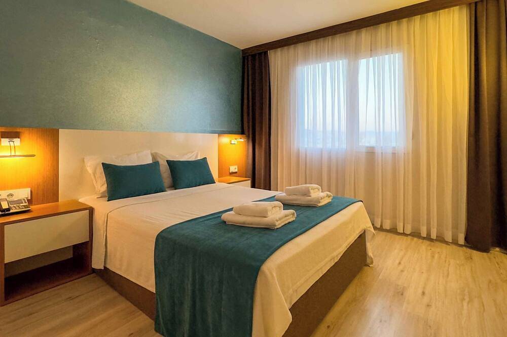 Adorable 1-bedroom 1 livingroom hotel with Ac in gorgeous Kuşadası for winter in Kusadasi Coast, Kusadasi