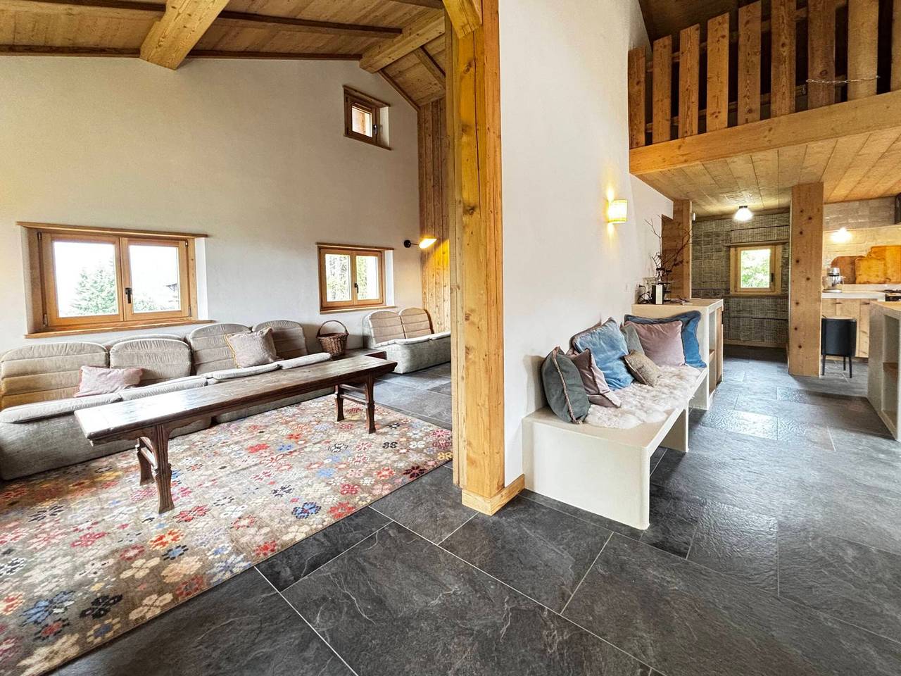 Cozy chalet in village, sleeps 10, view & wifi in Notre-Dame-de-Bellecombe, Albertville region