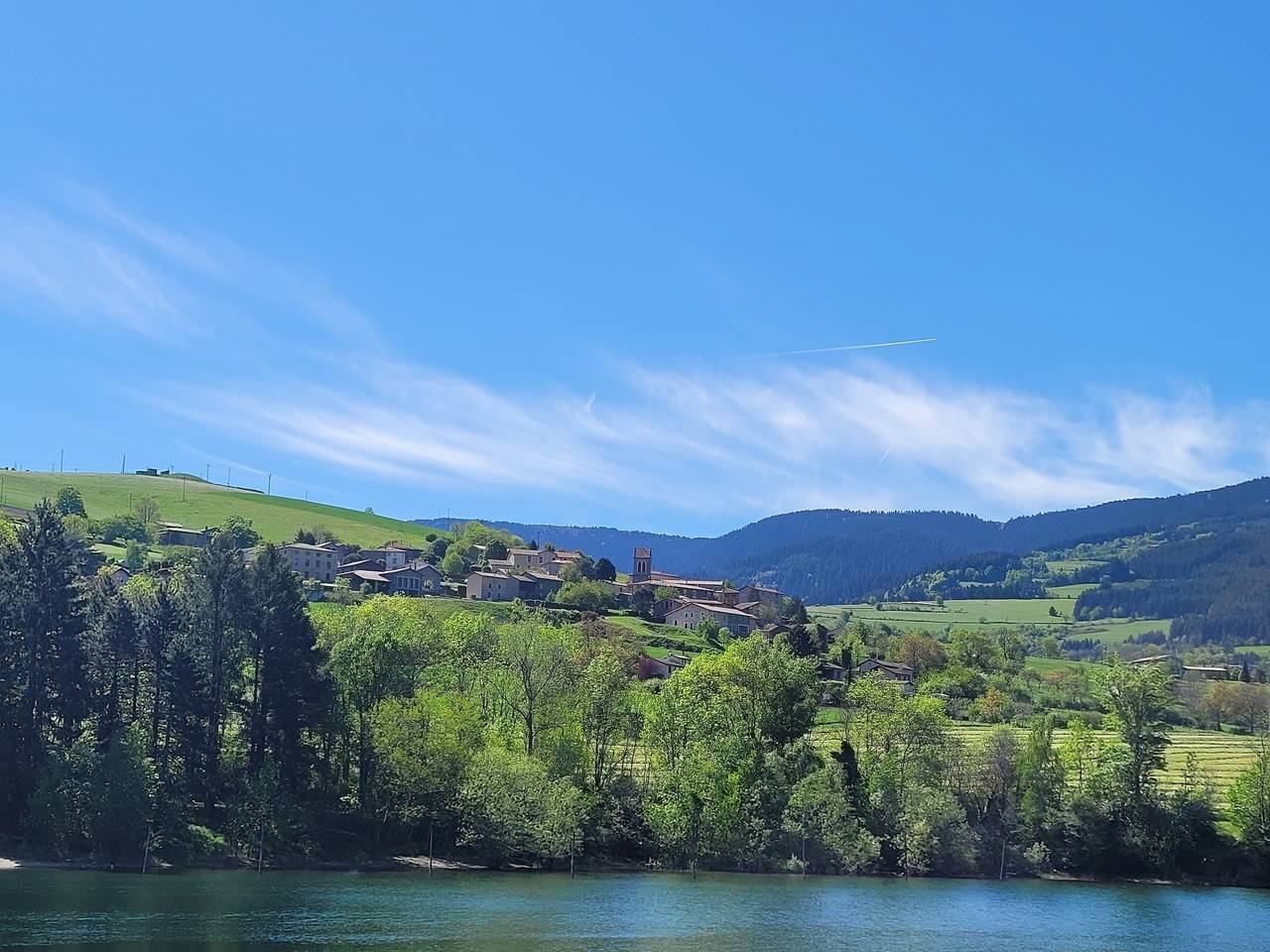 Casa de vacaciones «Gîte De La Source» con terraza y jardín privados in Doizieux, Parque Natural Regional de Pilat