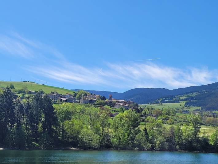 Location de vacances pour 8 personnes, avec jardin, adapté aux familles à Doizieux