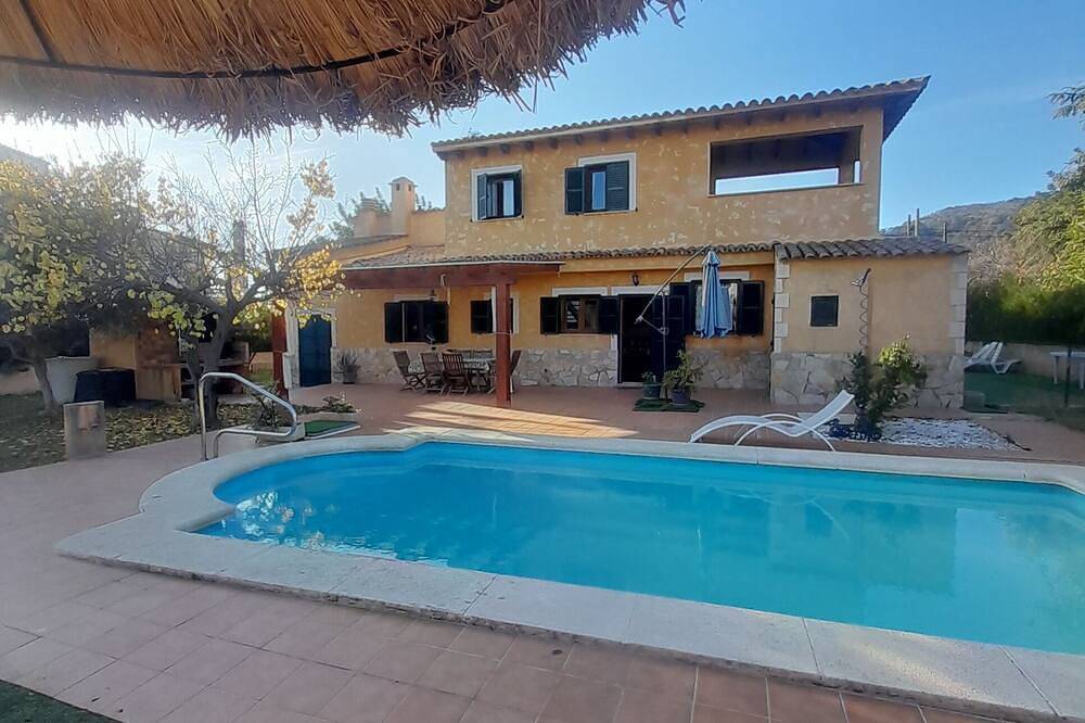 Villa with pool for groups and families 8 sleeps Mallorca in Palmanyola, Buñola