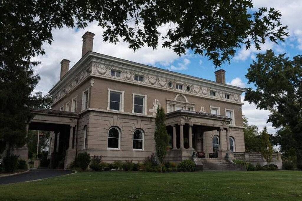 Ganze Wohnung, The Carriage House Studio at Marion Hall Mansion* in Cincinnati, Hamilton County (OH)