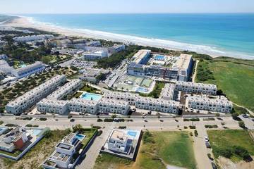 Chalet für 6 Personen, mit Garten und Balkon sowie Pool und Whirlpool in Conil de la Frontera