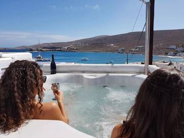Gîte pour 2 personnes, avec balcon et jacuzzi dans Folégandros