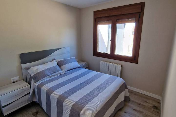 Chalet with barbecue, garden and indoor swimming pool next to the mountains in Villarta-Quintana, La Rioja Provinz