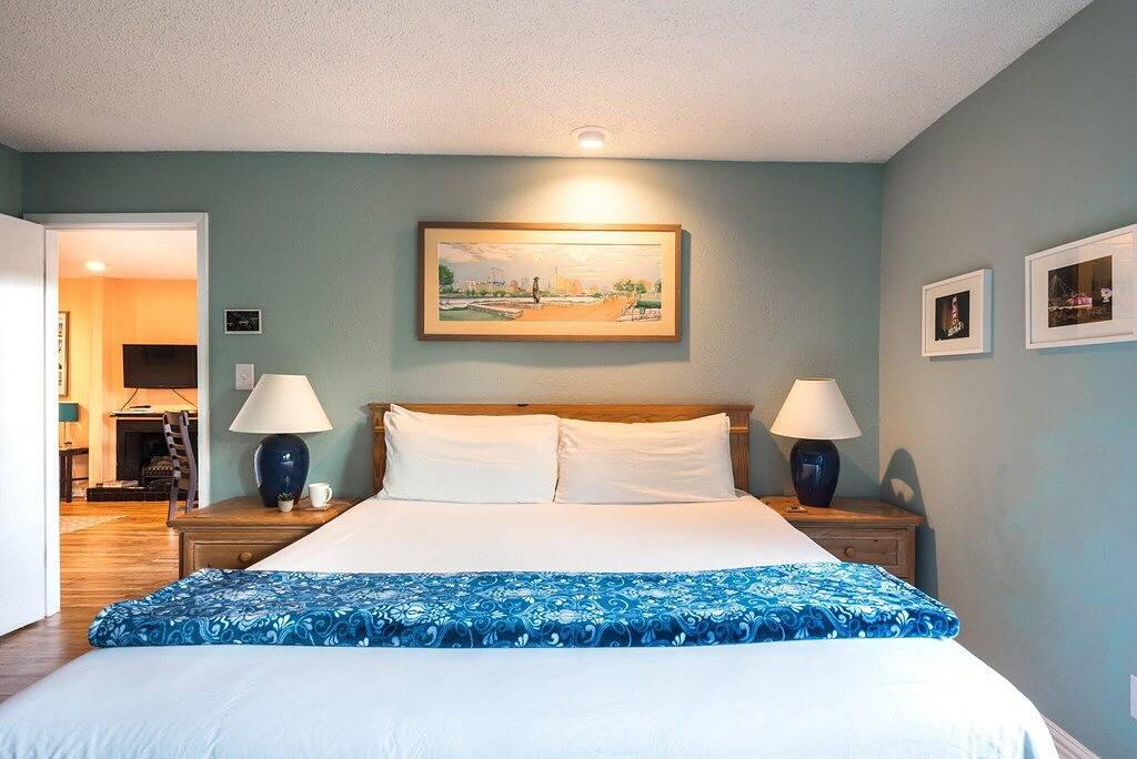 Ganze Wohnung, Überdachte Terrasse mit Blick; 2 Blocks zum Park, Springs, Trails, River; 2 mi in die Innenstadt! in Austin, Travis County