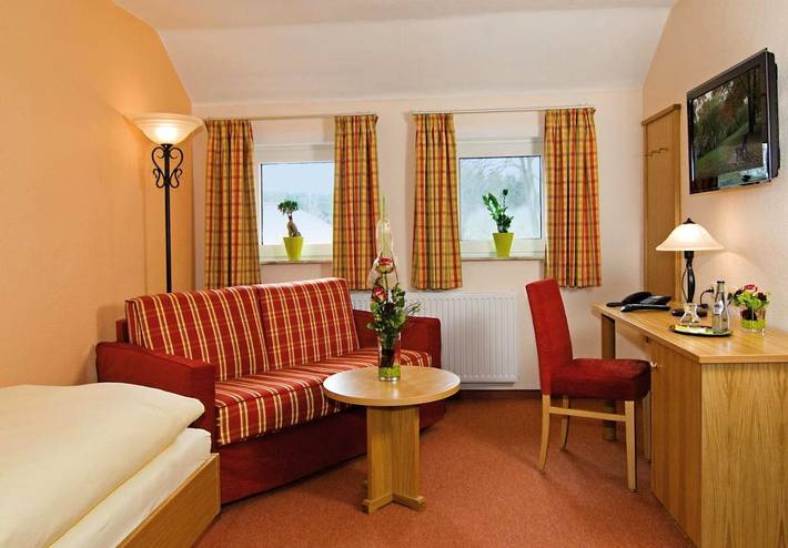 Hotel, mit Terrasse und Garten in Wietzendorf - 2