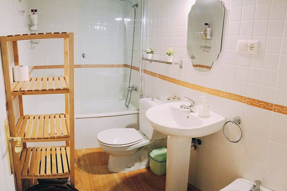 Entire apartment, Comfortable Apartment 2 Min From The Beach And Large Swimming Pool in Málaga (Este), Malaga