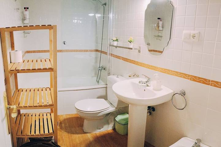 Entire apartment, Comfortable Apartment 2 Min From The Beach And Large Swimming Pool in Málaga (Este), Malaga